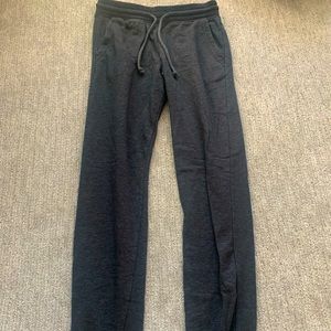 Loose fitting, adjustable waist, has pockets